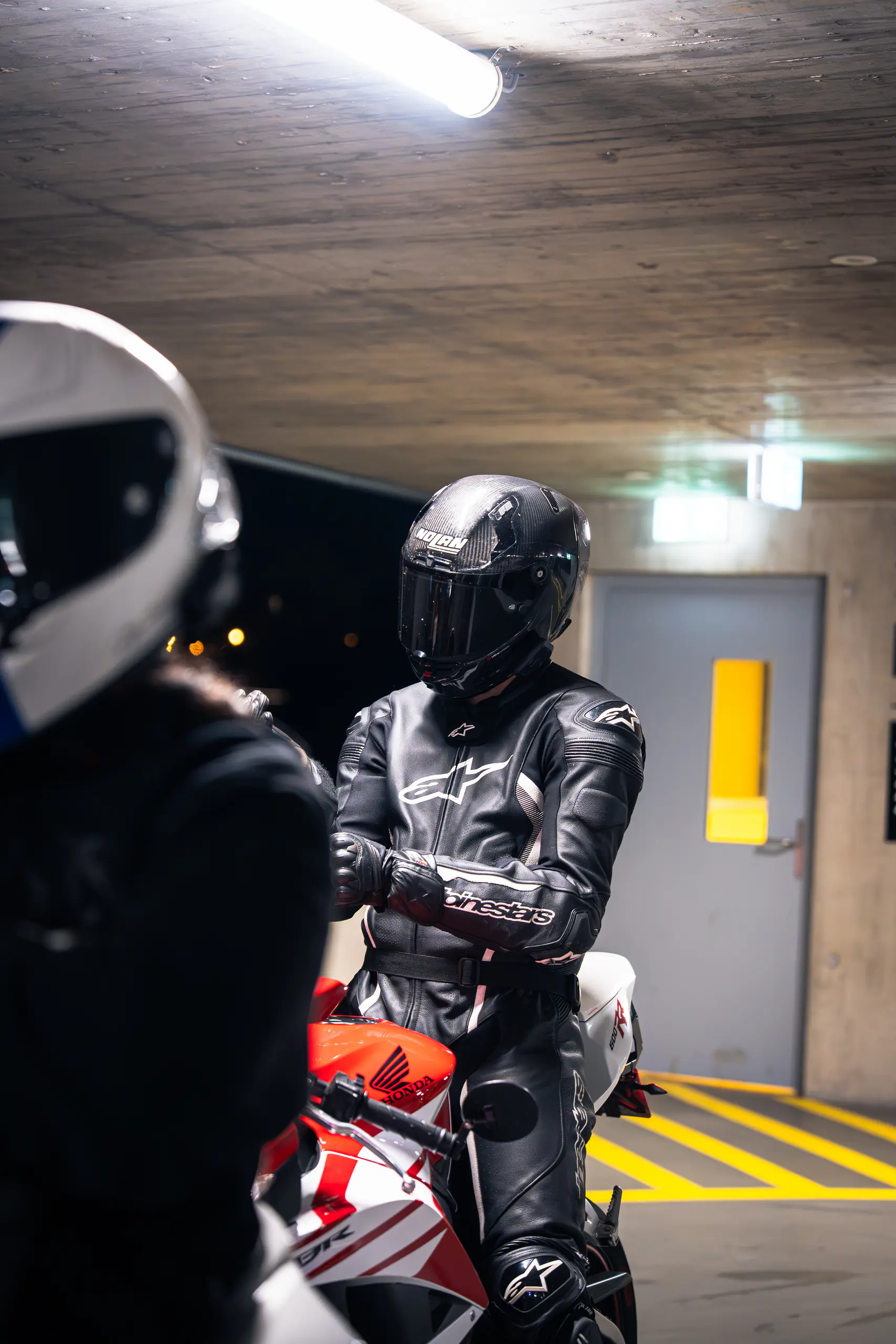 Shadow Rider — Esthétique streetwear et moto